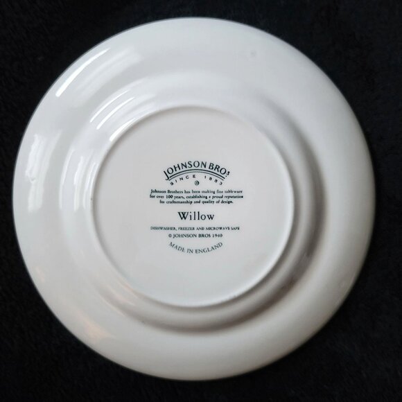 Johnson Bros Blue Willow Bread & Butter Plate, Blue and White Chinoiserie 6.25" - Picture 2 of 2